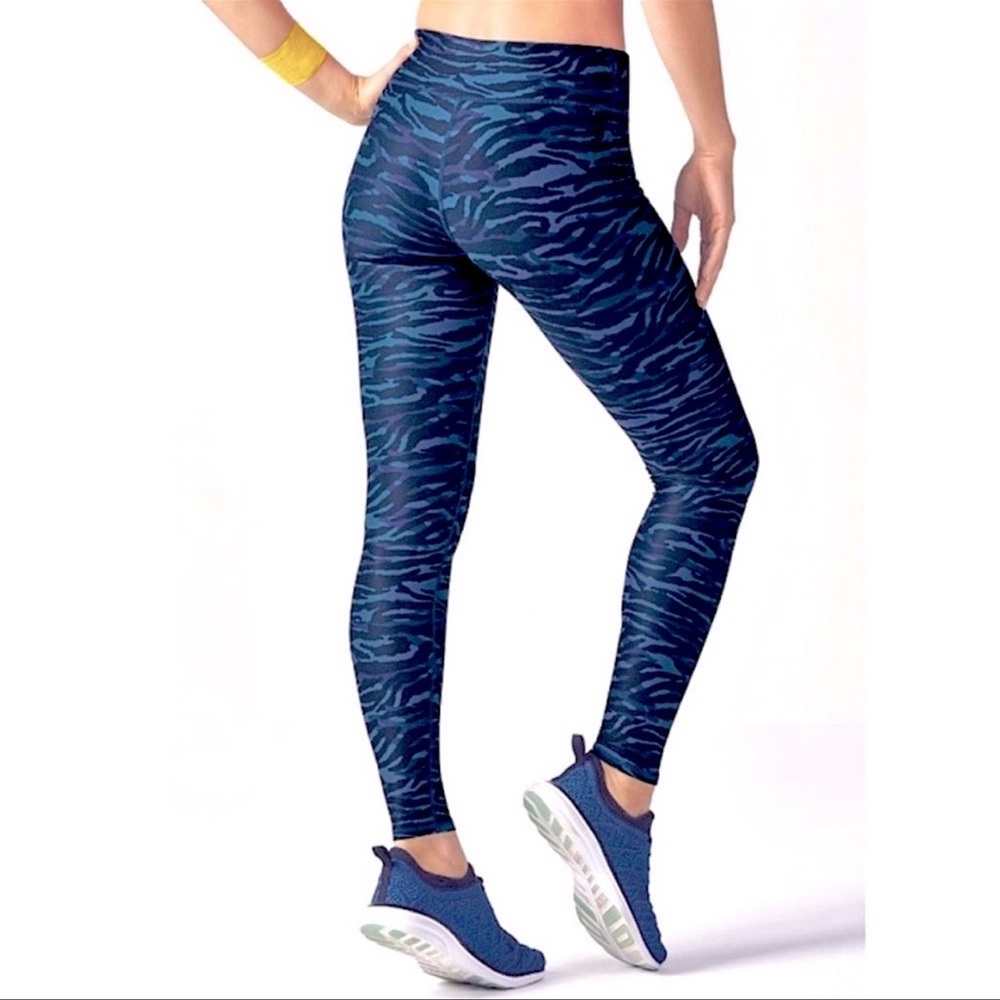 Fabletics Salar Printed Power Hold Leggings In Bl… - image 1